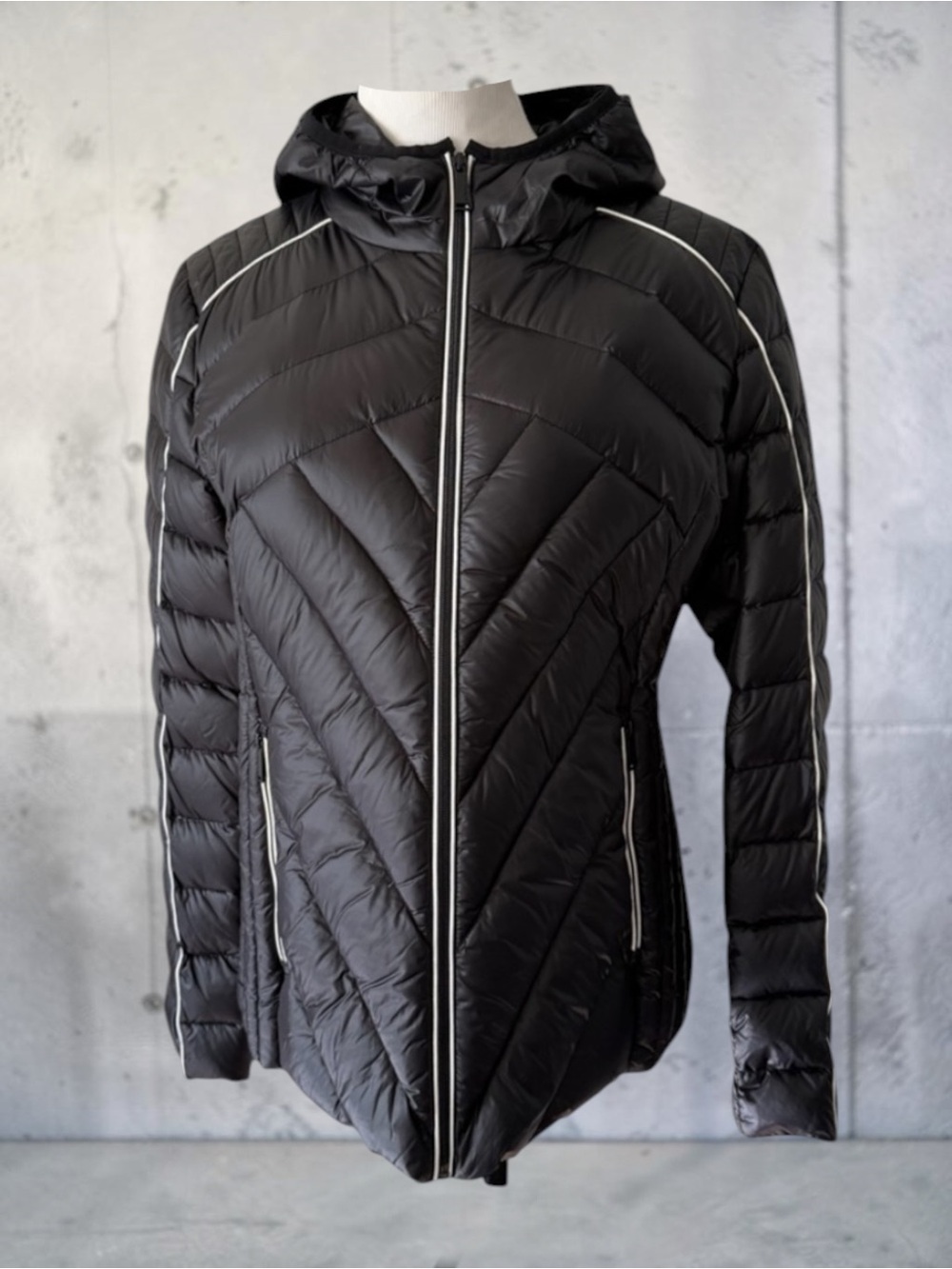 BCBGeneration Ultra Light
Weight packable down Jacket Size Large